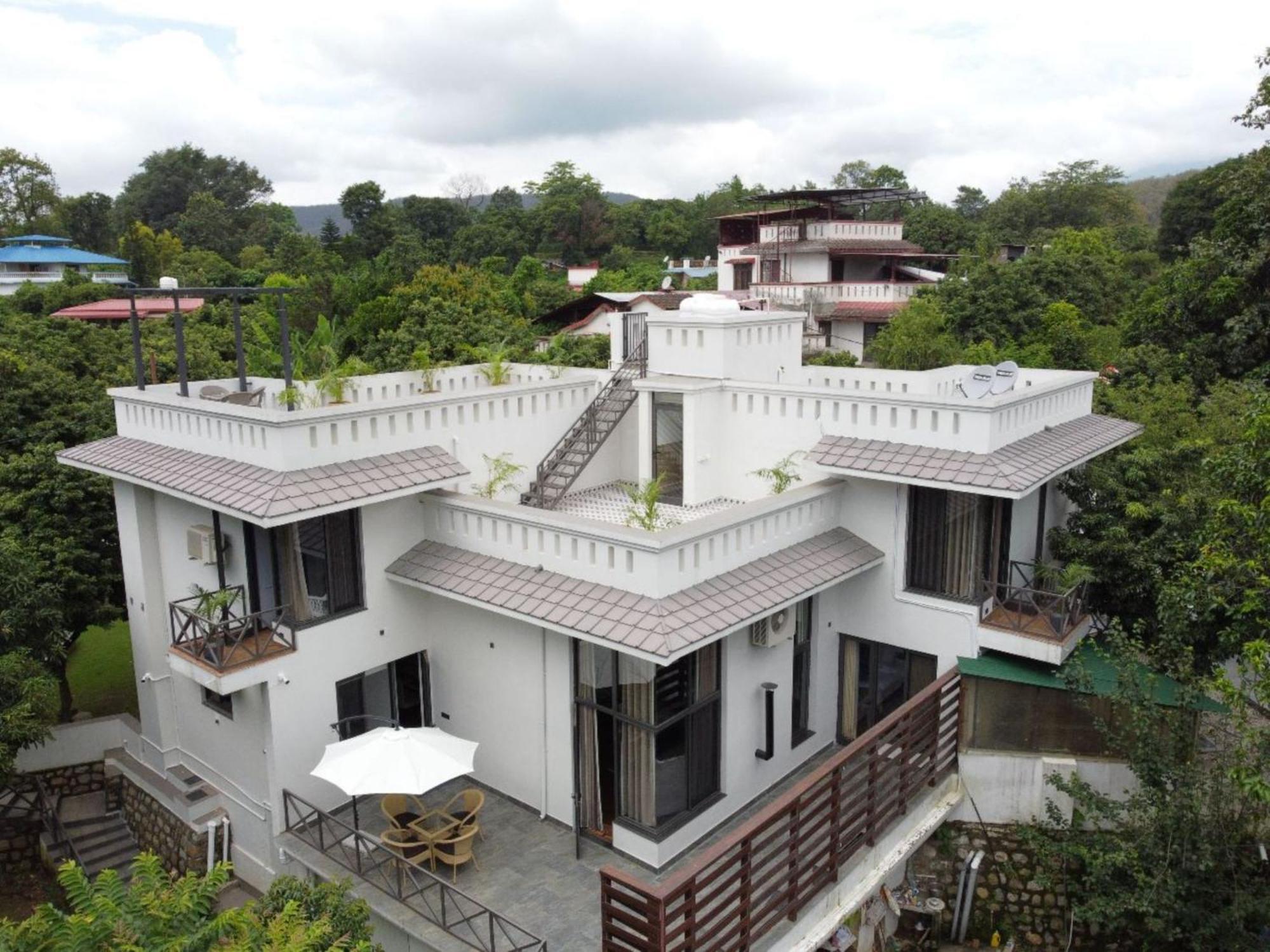 דהראדון Villa Sierra Sky - Exquisite Elegant 4 Bedroom Villa מראה חיצוני תמונה