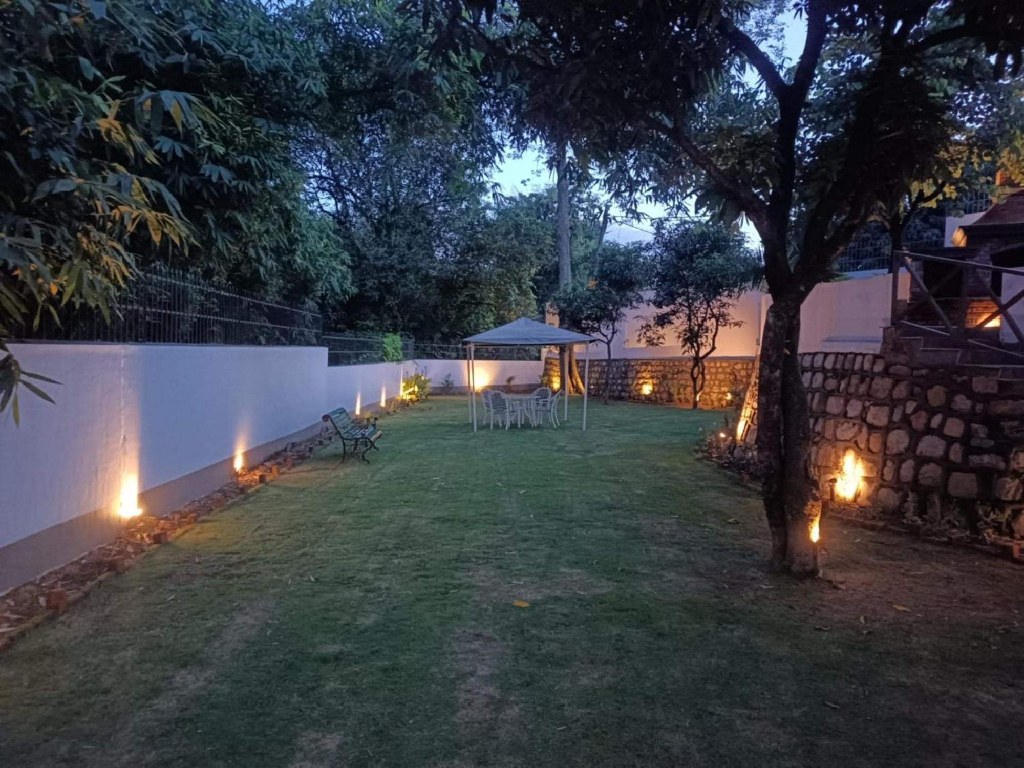 דהראדון Villa Sierra Sky - Exquisite Elegant 4 Bedroom Villa מראה חיצוני תמונה