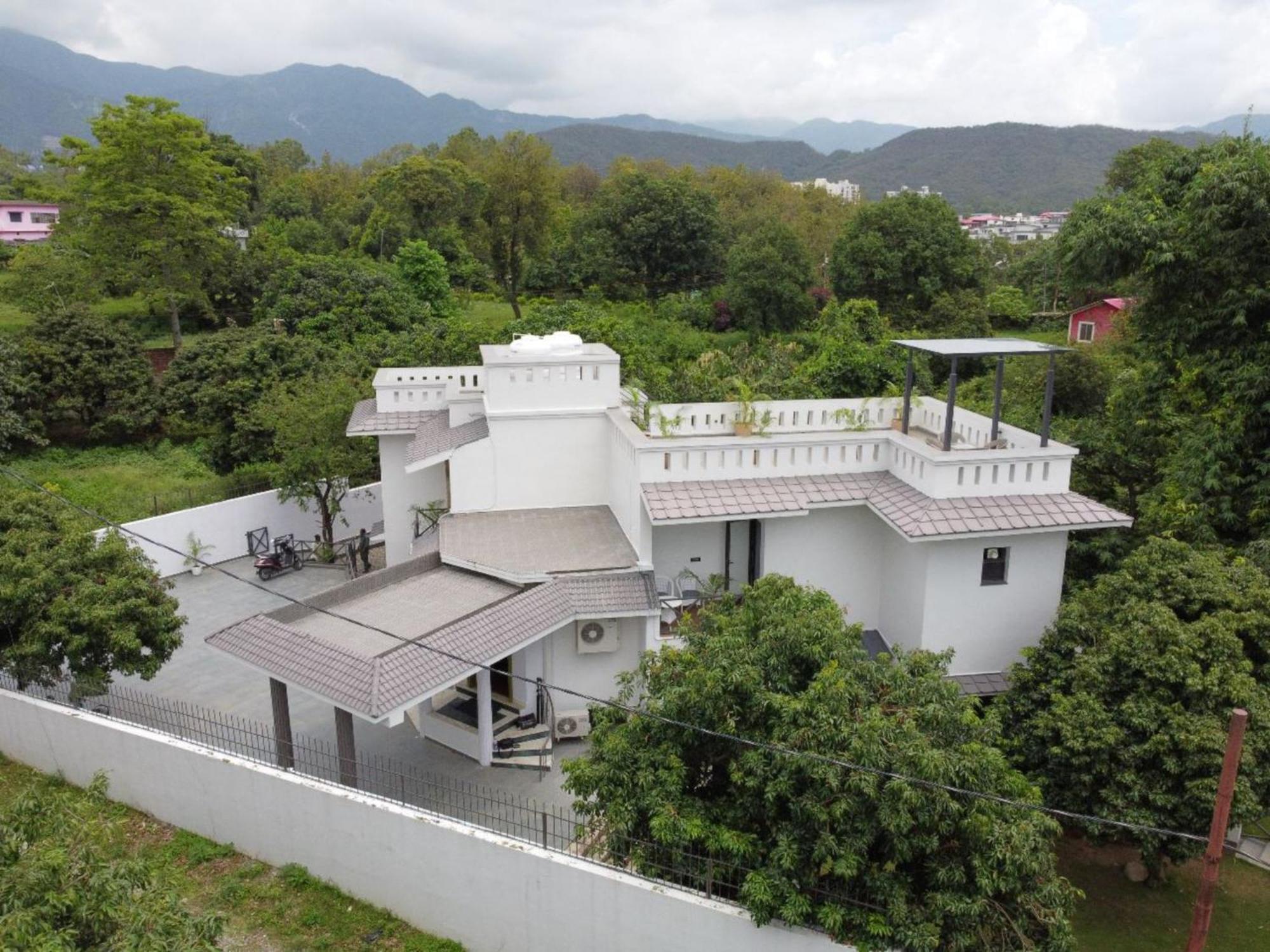 דהראדון Villa Sierra Sky - Exquisite Elegant 4 Bedroom Villa מראה חיצוני תמונה